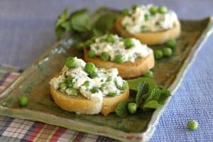 Ricotta Pea Crostini | This recipe is easy, fresh and taste great, plus ricotta is protein-rich. Breakfast, lunch, dinner or appetizer, this recipe works on any menu! www.LiveBest.info