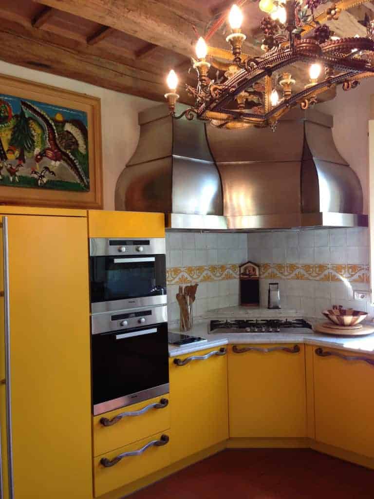 Pavorotti kitchen