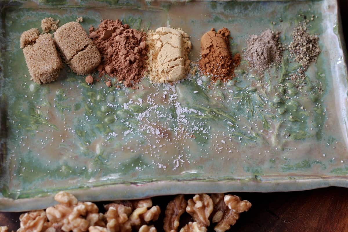 Antioxidants from spices, cocoa, ginger, cardamom, and cinnamon and walnuts in an easy recipe