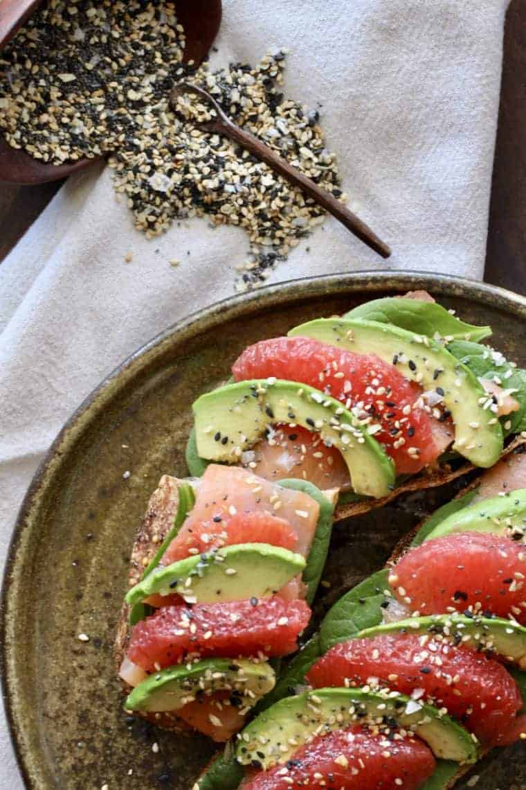Everything Seasoning | Sesame seeds, poppy seeds, onion, garlic and salt are crunchy flavor boosters! I love it avocado toast, eggs, yogurt and anything with butter! www.LiveBest.info